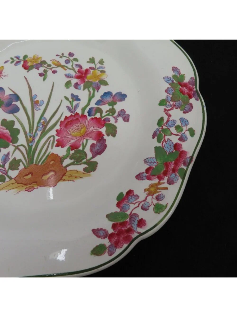 Wedgwood Ethuria England AL5557 Oriental Flower Floral Bird Scallop Edge Plate